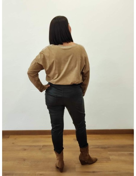 Pantalón polipiel botones aguadulce